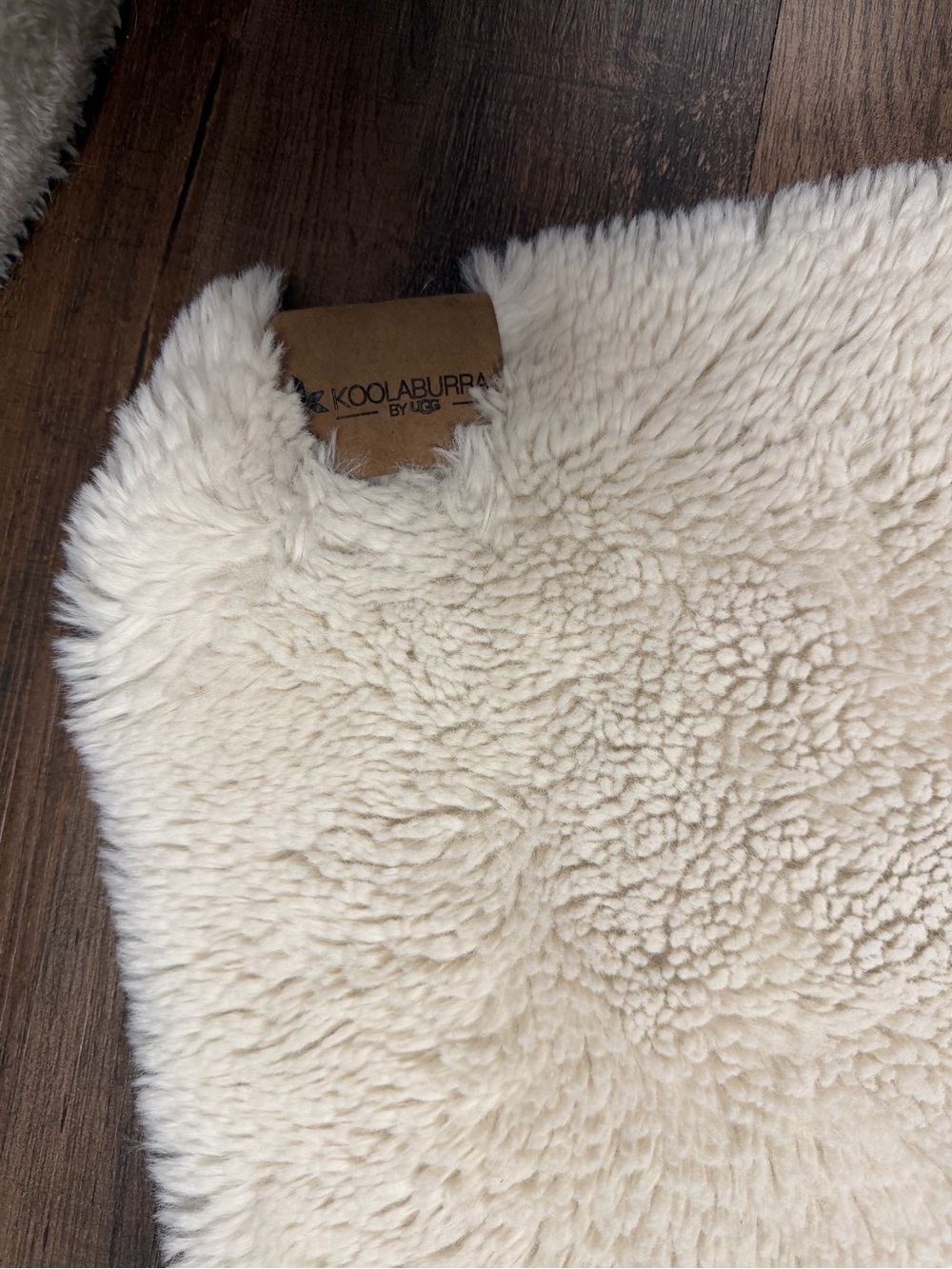 Koolaburra Cream Shaggy Faux Sheepskin Accent Rug